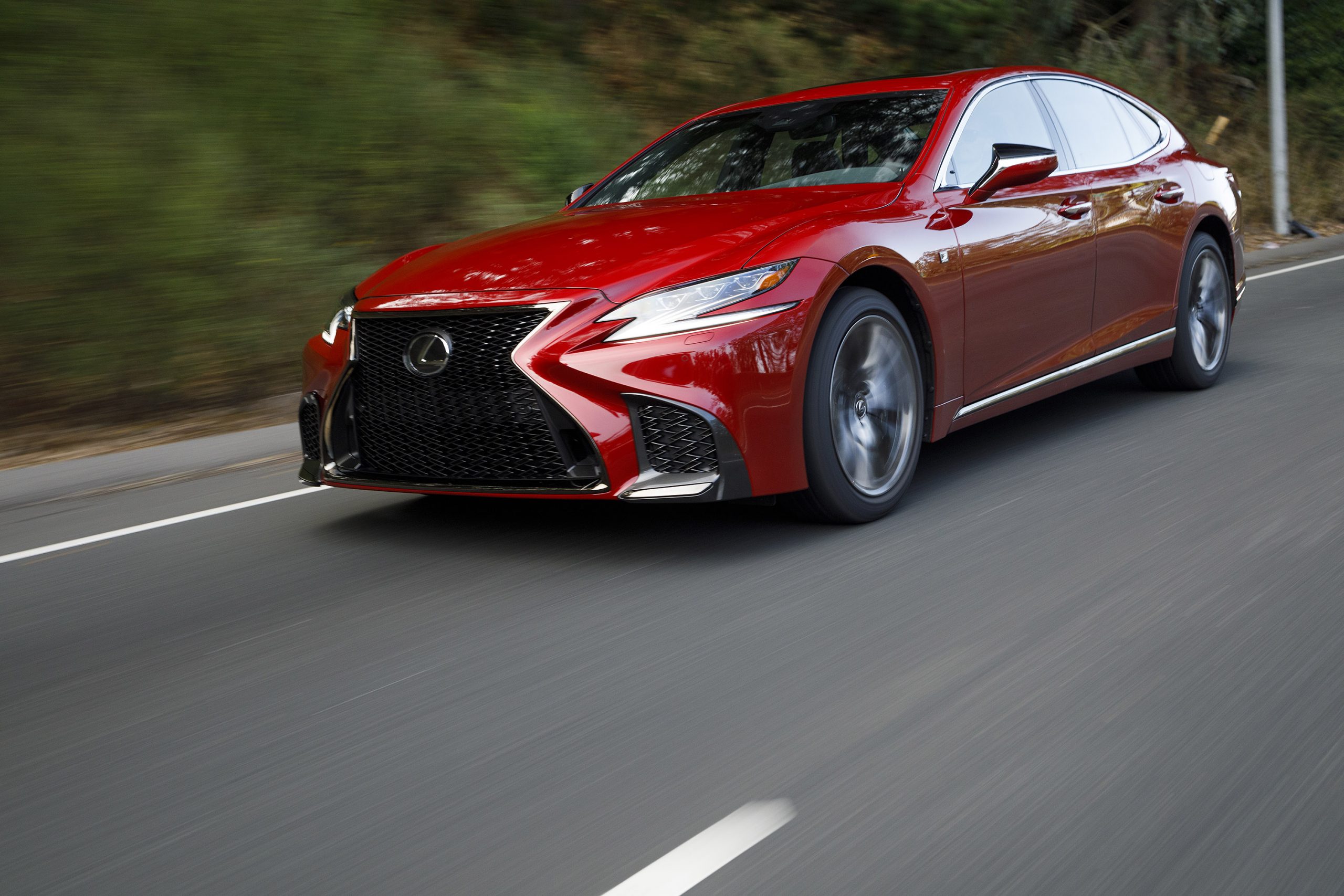 Lexus Dunlop lastikleriyle yolları aşacak