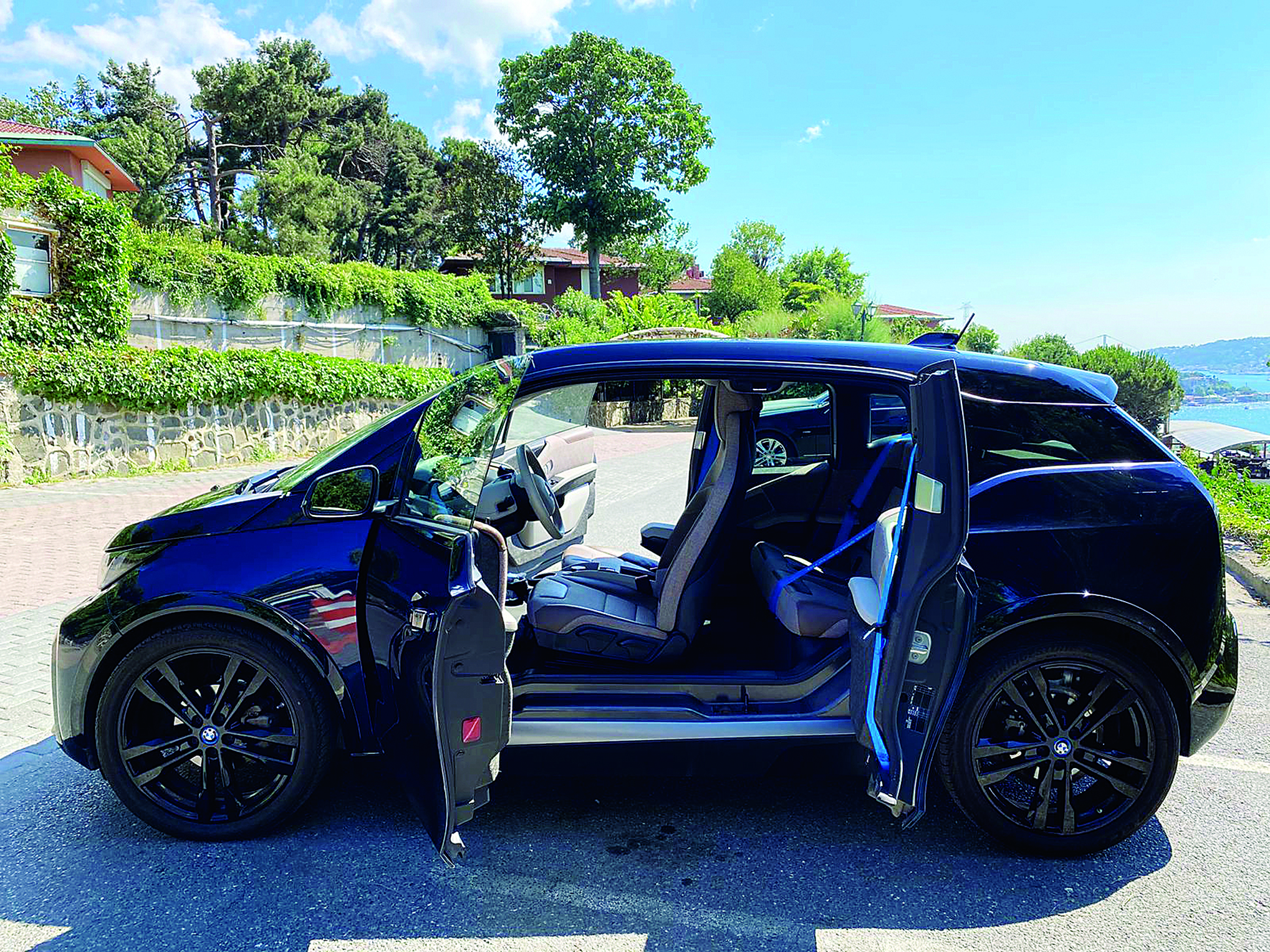 BMW i3s’in frenine basmanıza gerek yok