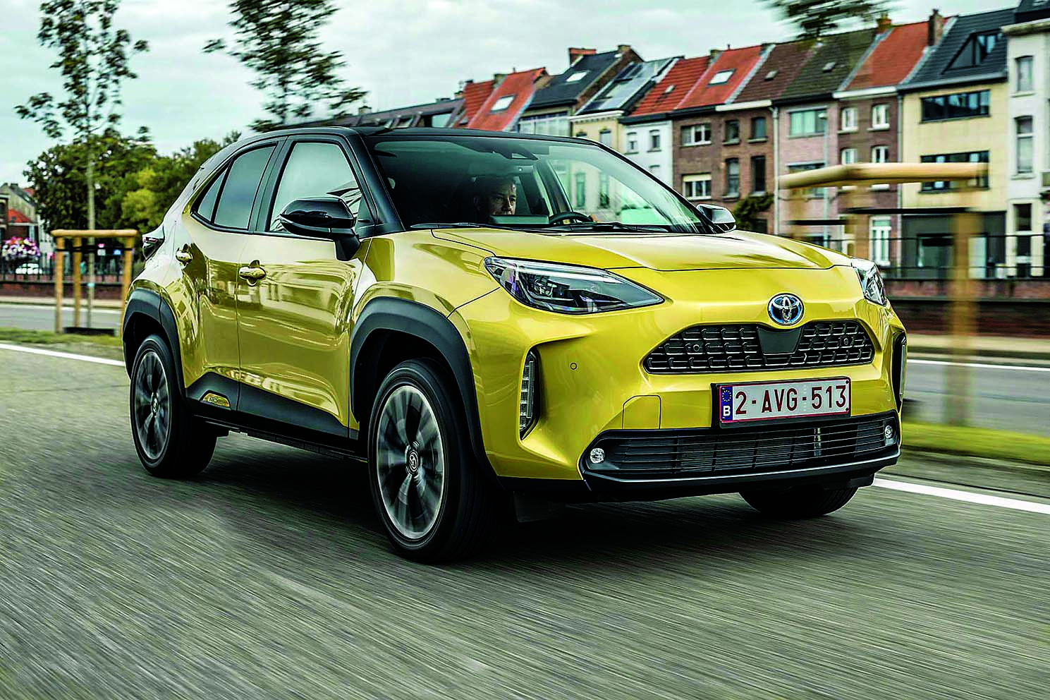 Yerden yüksek Yaris