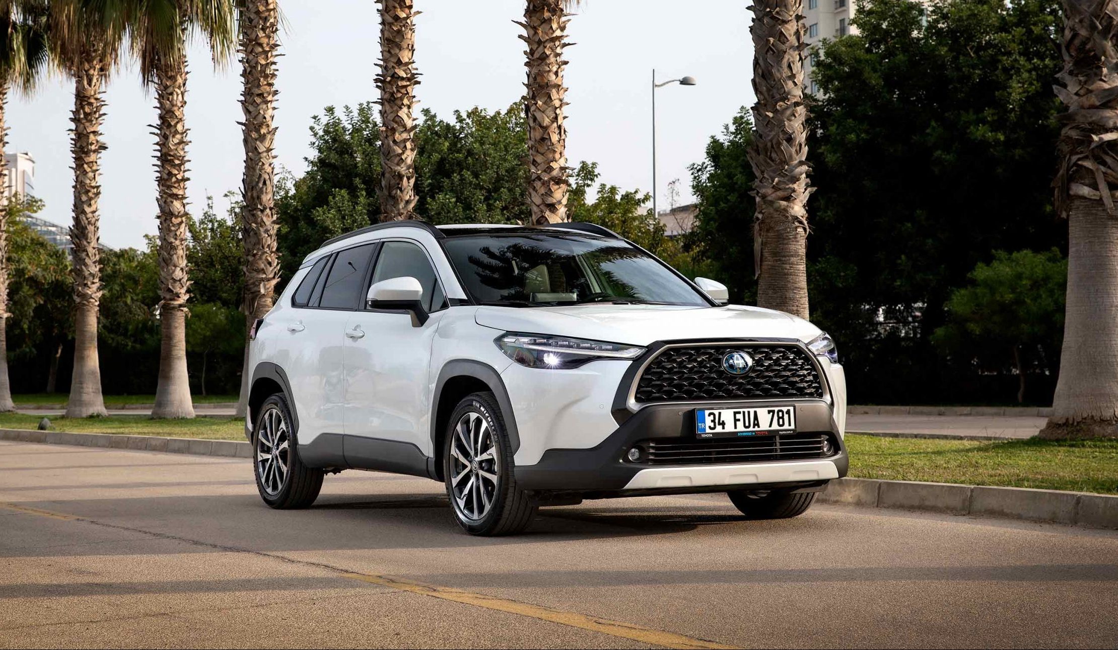 Corolla Cross Hybrid tarihe geçti