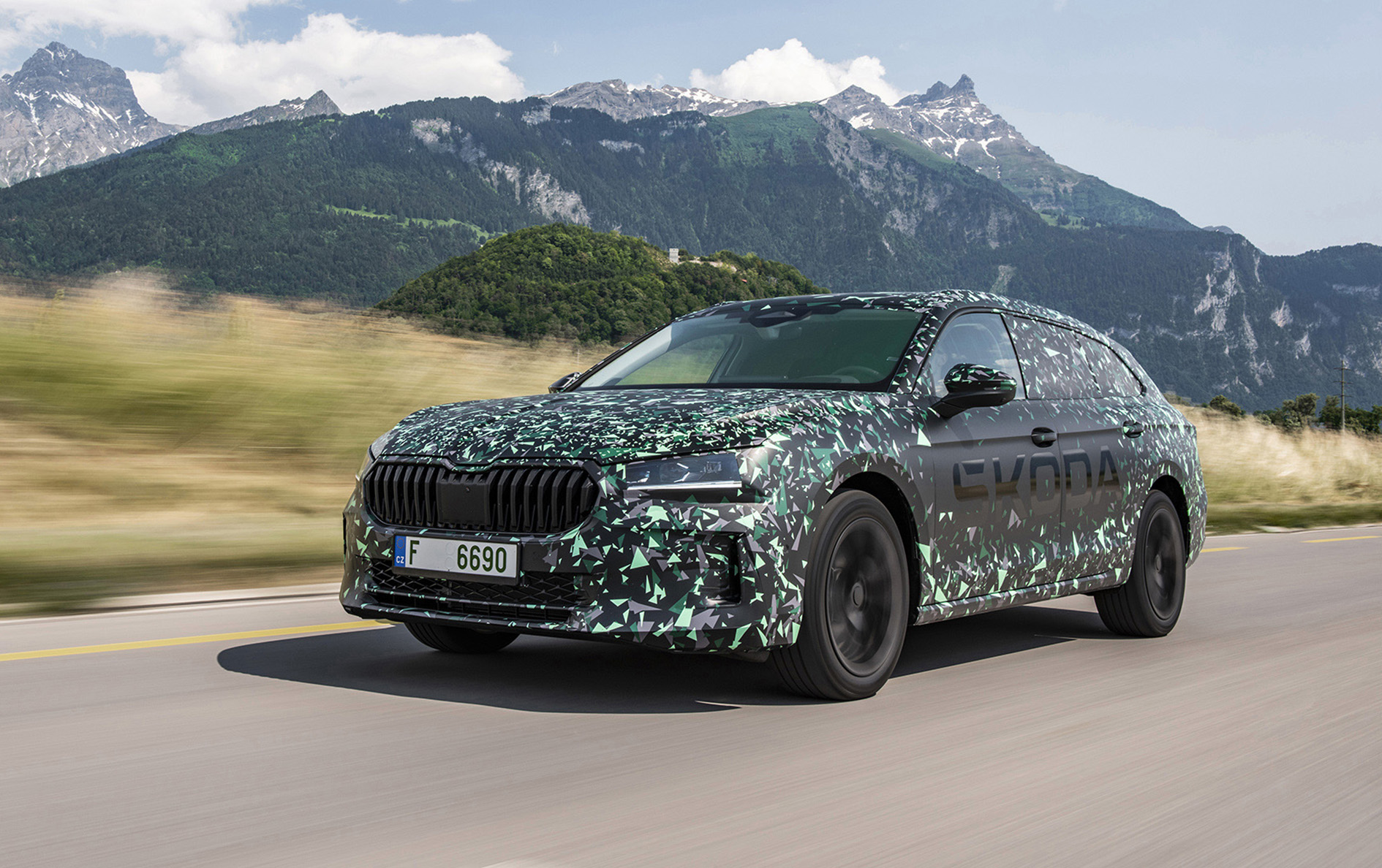 Yeni nesil Superb bir ilkle tanıtılacak