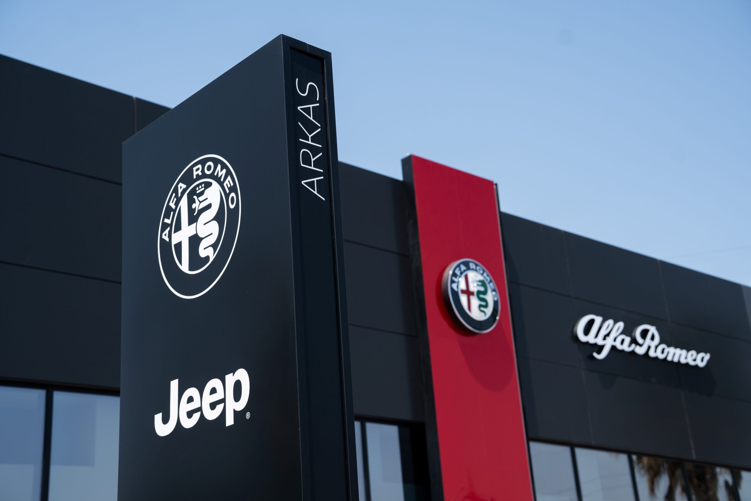 Alfa Romeo ve Jeep’ten bayi yatırımı