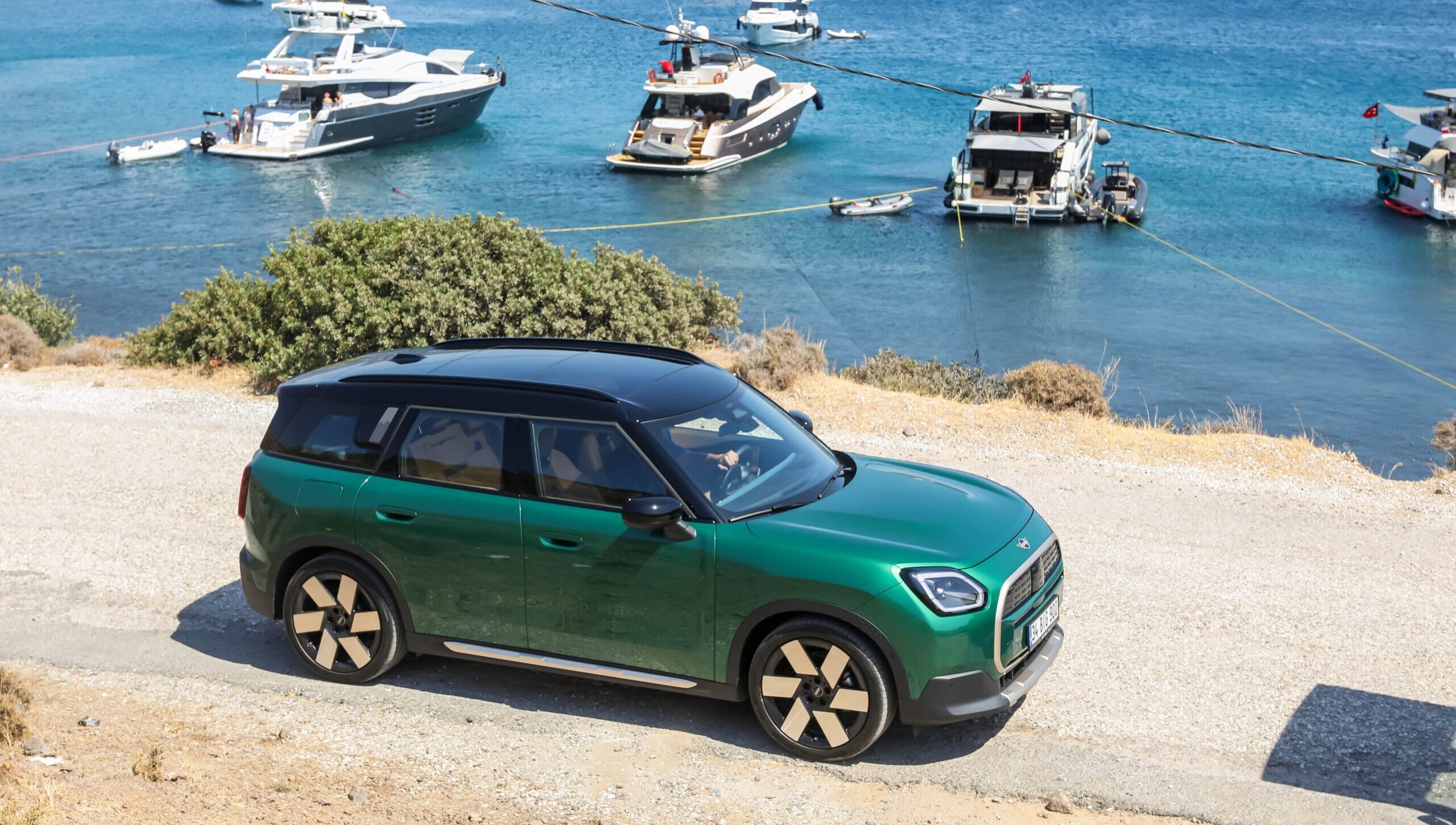 Tam elektrikli Mini Countryman sürüşe hazır