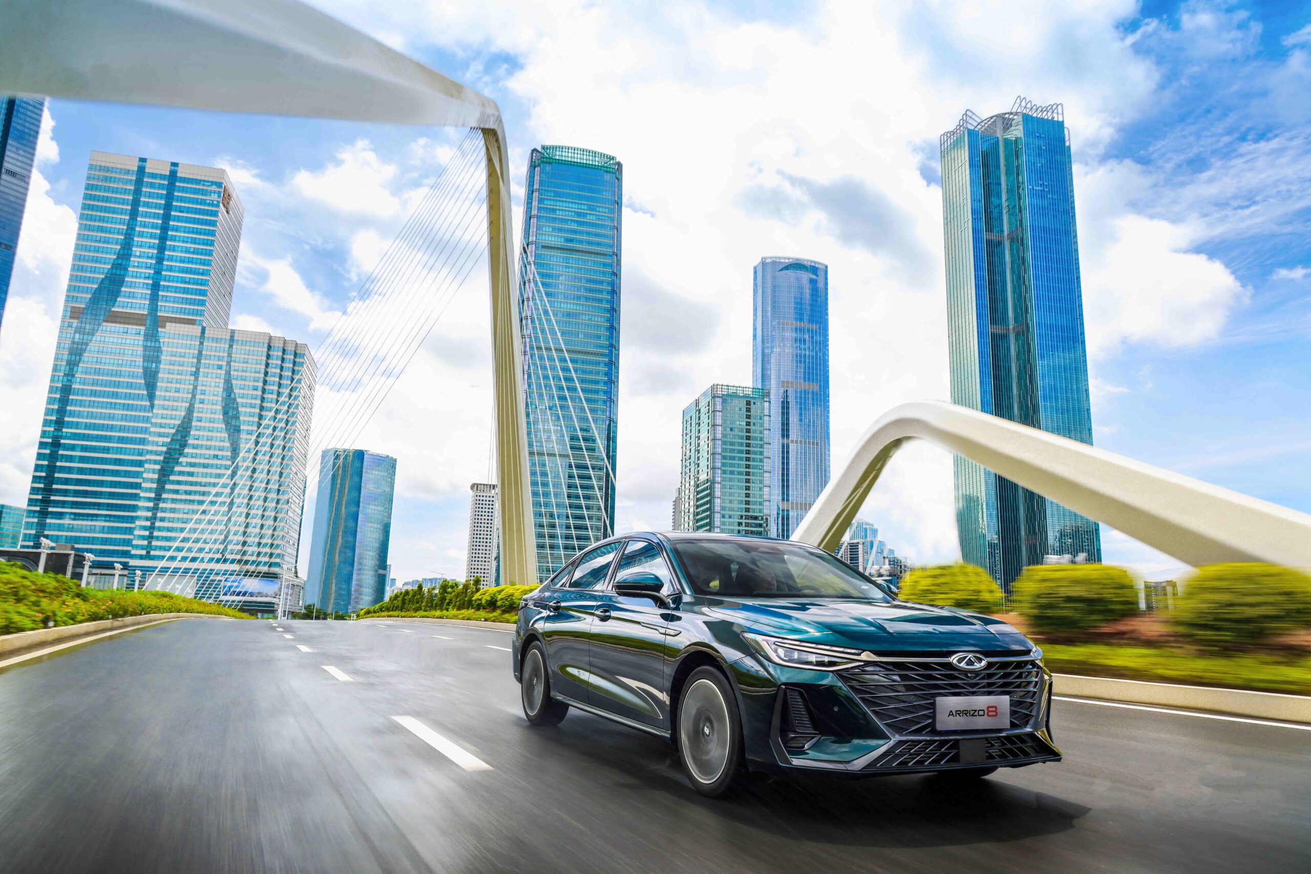 ARRIZO 8 takım elbiseli beyaz yakalılar için geliyor