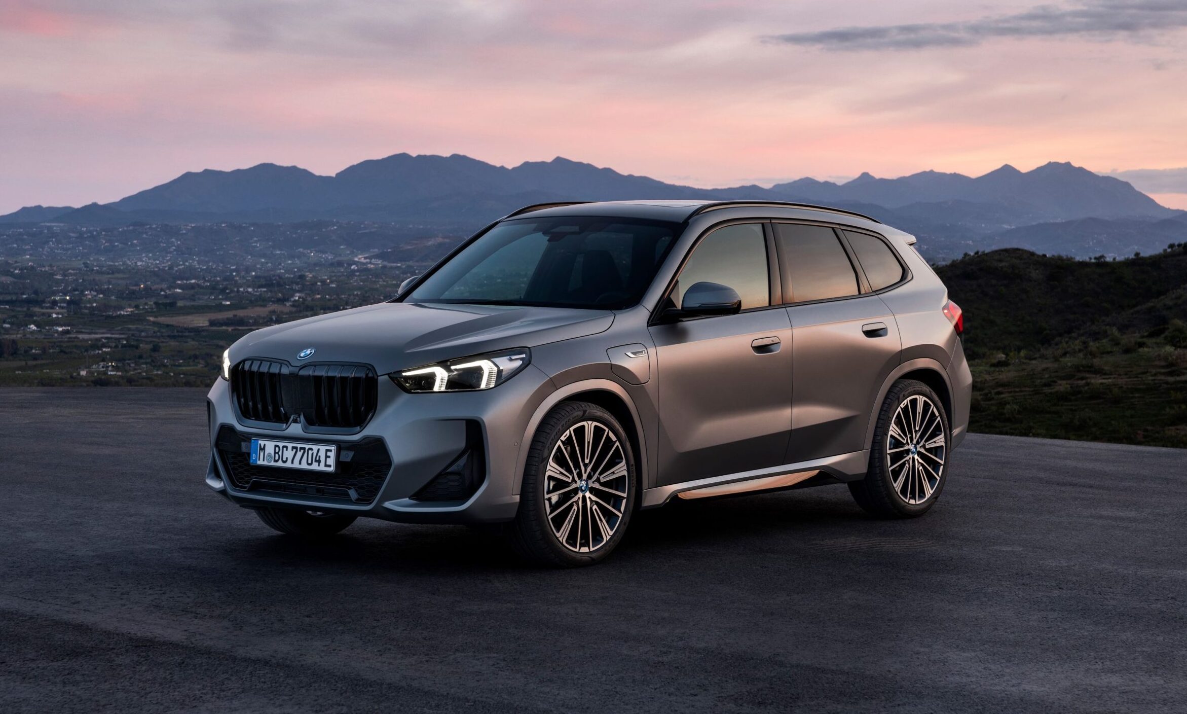 BMW X1 plug-ın hybrid olarak yollara çıkıyor