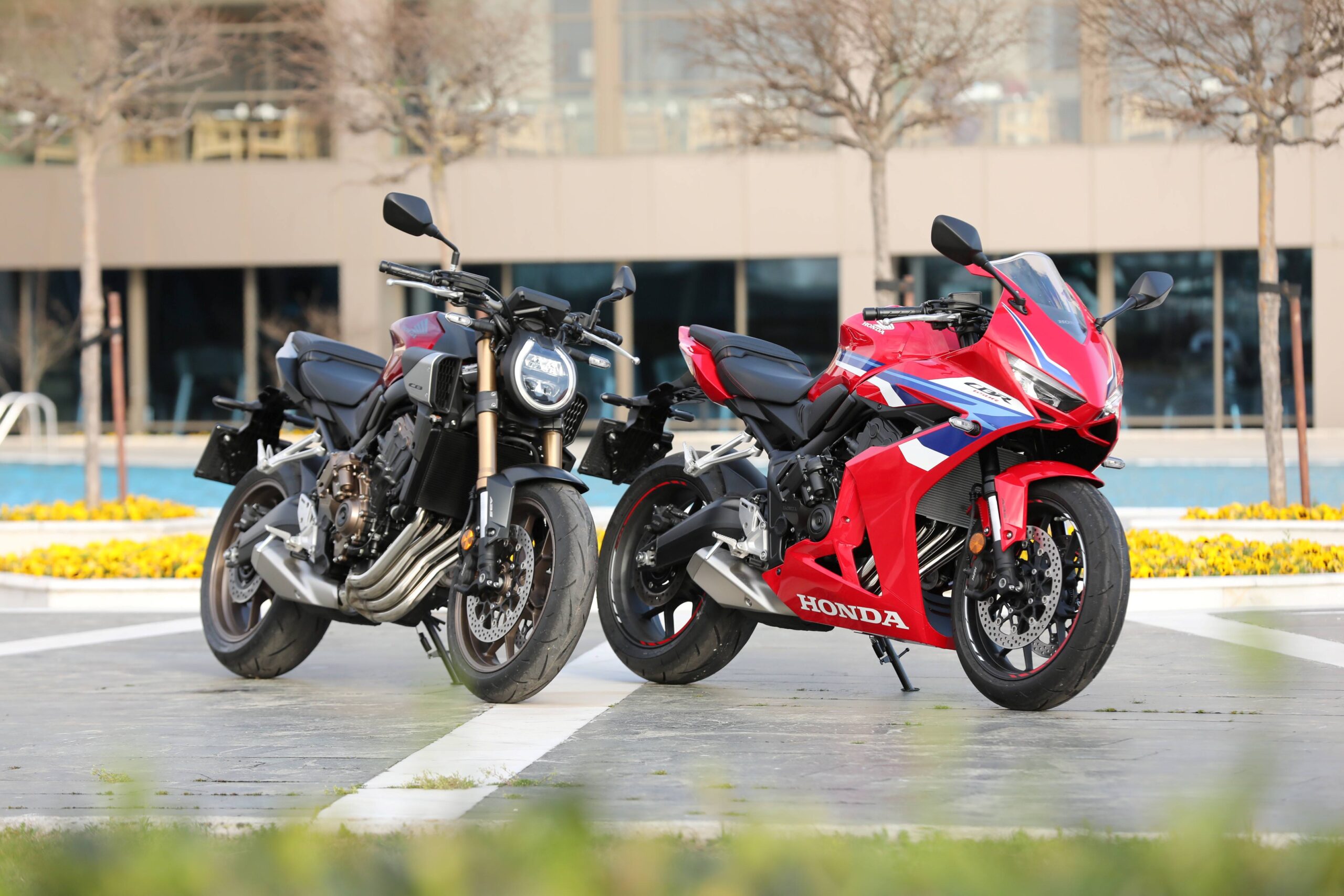 Yeni CB650R ve CBR650R modelleri satışta