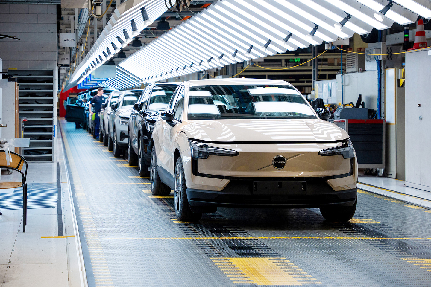 150 kW EX30 Temmuz’da yollara çıkacak