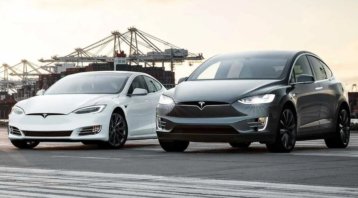 Tesla Çin’de Model S ve X satışını durdurdu